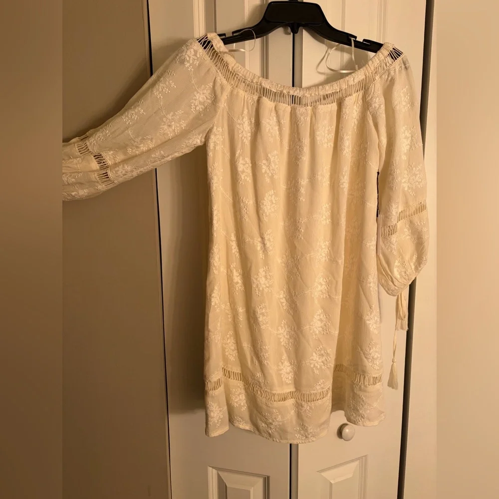NWT ASTR The Label Ivory Embroidered Boho Dress – XS - Picture 3 of 6